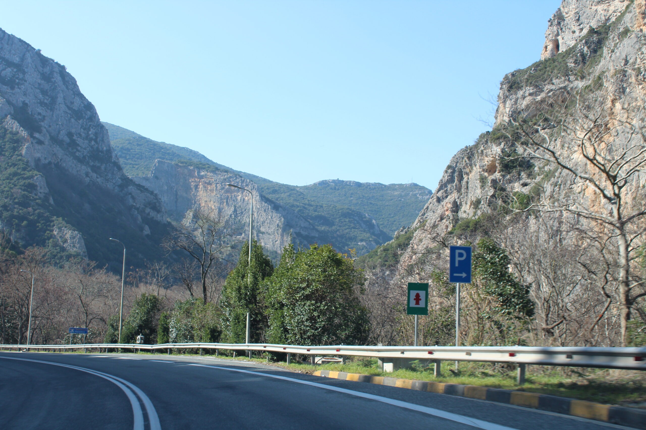 Κλειστή η παλιά εθνική στην Κοιλάδα των Τεμπών